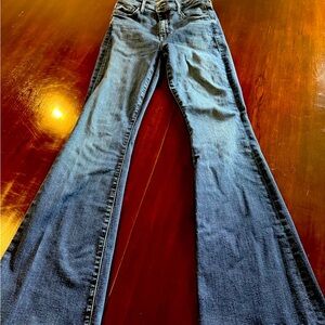 Mother Weekender Fray Jeans